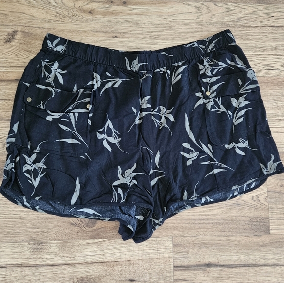 GAP womens shorts XL elastic waist black and green floral print - Picture 1 of 5